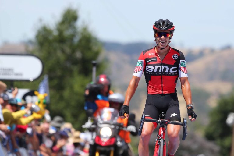 Richie Porte ataca e vence em Paracombe!