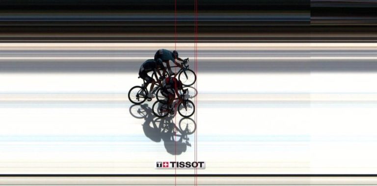 Espetacular, Fuglsang vence Porte e Froome no sprint!