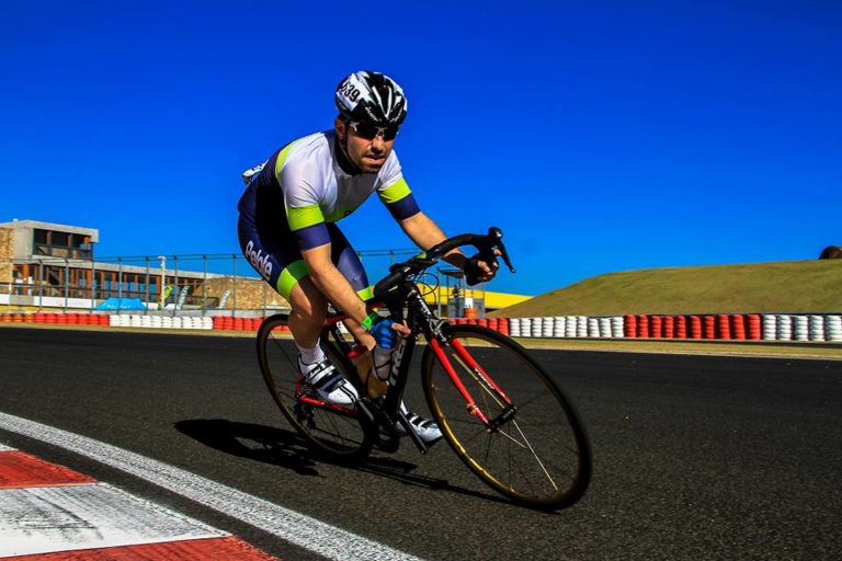 Bike Series: ciclistas aceleram no autódromo Velo Cittá