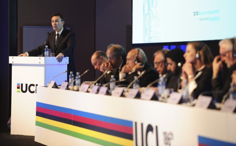 Presidente da UCI quer reduzir para seis participantes por equipe nos Grand Tours