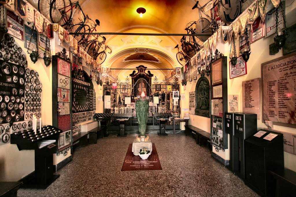 Interior da Capela de Madonna del Ghisallo | Foto Reddit