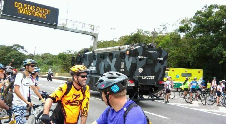 Direito do ciclista Paulista: Ser recebido com Tiro, Porrada e Bomba!