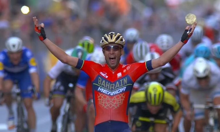 Fantástico Vicenzo Nibali vence Milão Sanremo após 294km!