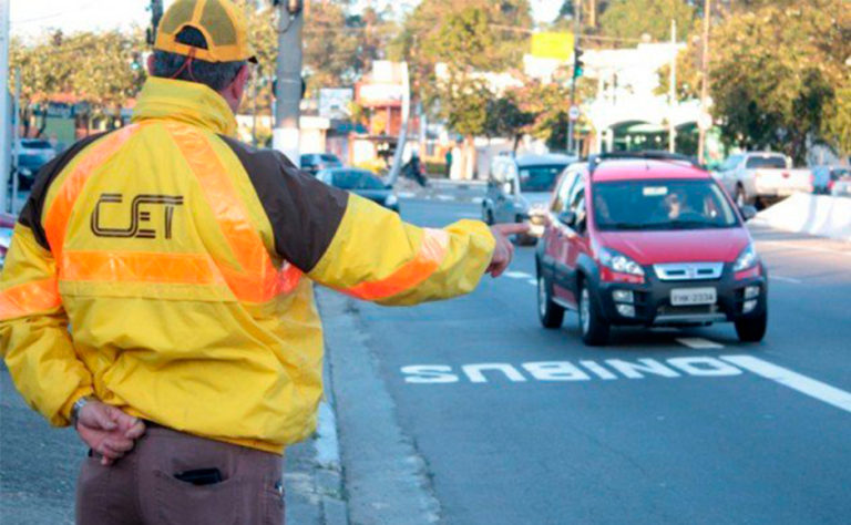 Multa a ciclista e pedestre suspensa