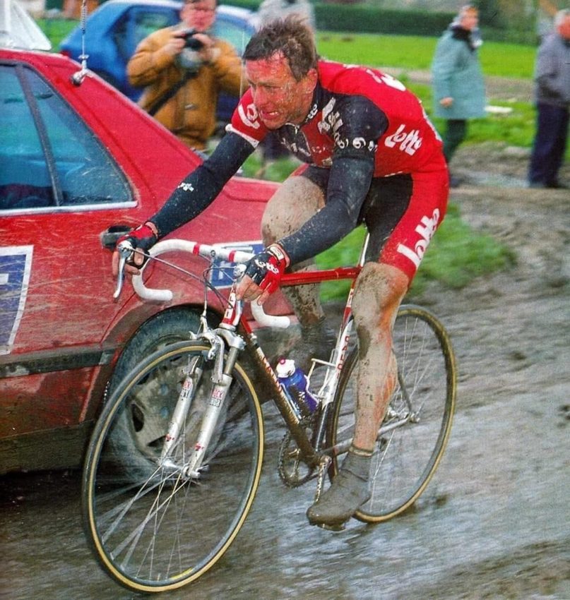 Andrei Tchmill vence a Paris Roubaix com uma Caloi em 1994 | Foto Arquivo
