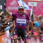 Espetacular Elia Viviani vence novamente no Giro!