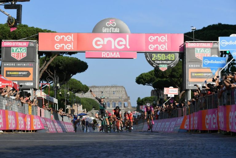 Em festa de Froome, Bennett vence em Roma!