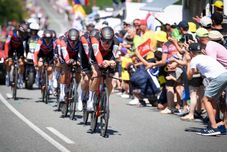 BMC vence Contra Relógio por Equipes e Avermaet assume camisa amarela