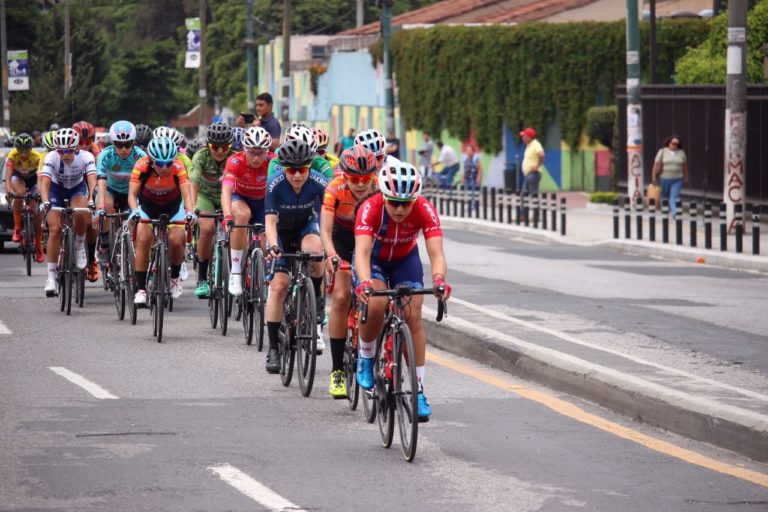 Flavia Oliveira vice campeã da Volta a Guatemala