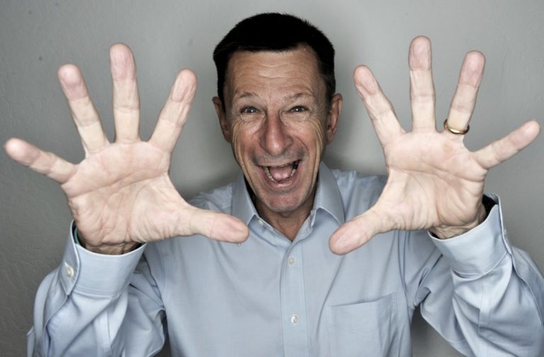 Lendário comentarista de ciclismo Paul Sherwen falece aos 62 anos.