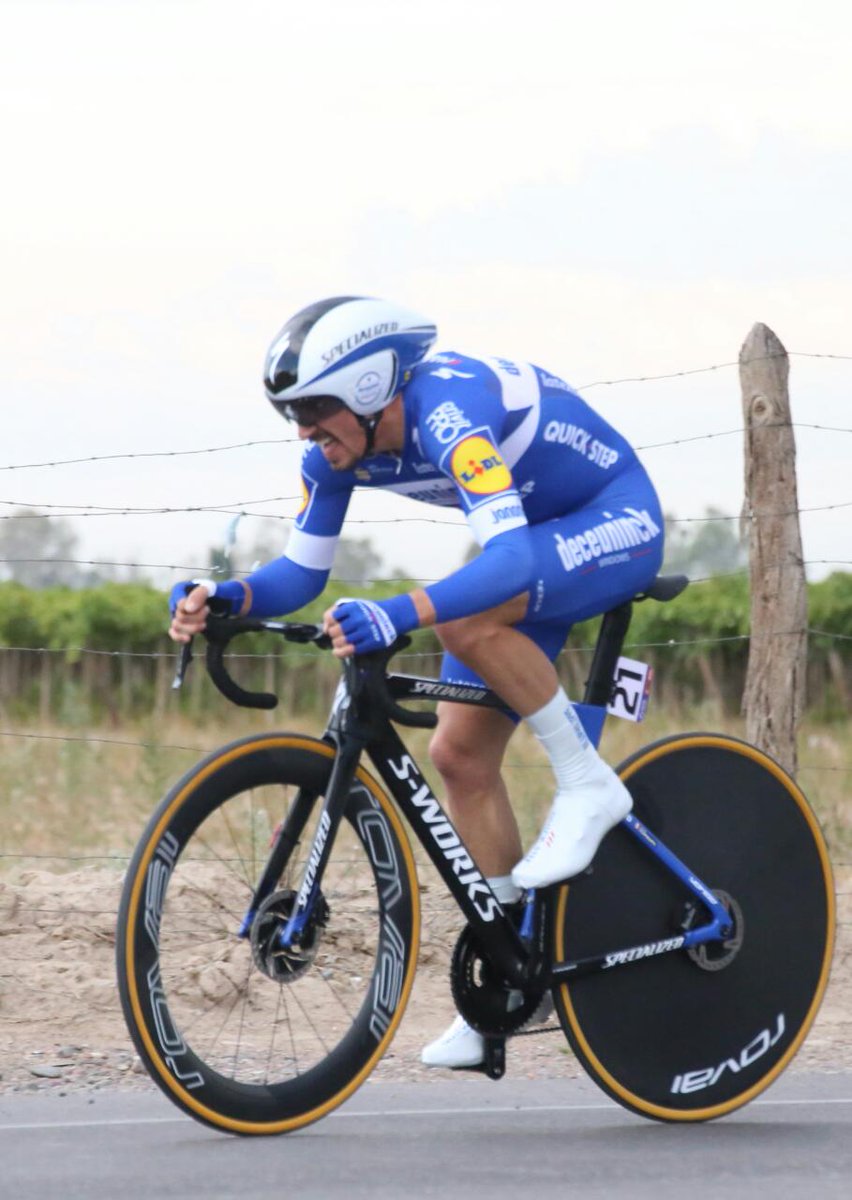 Alaphilippe vence contra o relógio, Remco é terceiro!