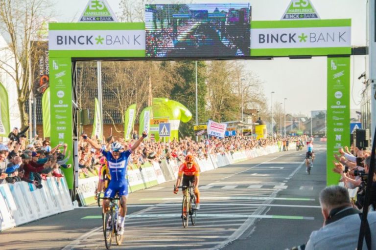 Stybar da Deceuninck vence nos Flandres a mini Ronde!