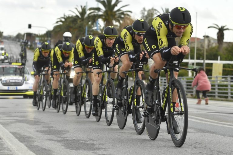 Vitória da Mitchelton na Tirreno Adriático em dia de pedestre atropelado!