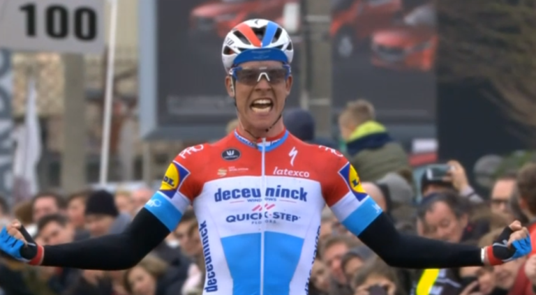 Bob Jungles da Deceuninck solo por 16km vence KBK!