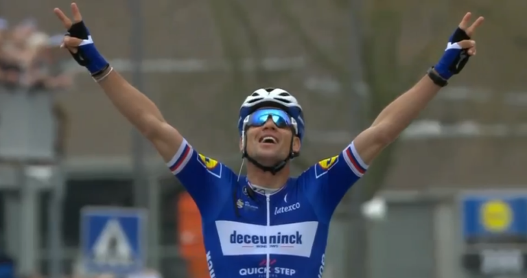 Stybar da Deceuninck vence a Omloop Het Nieuwsblad!