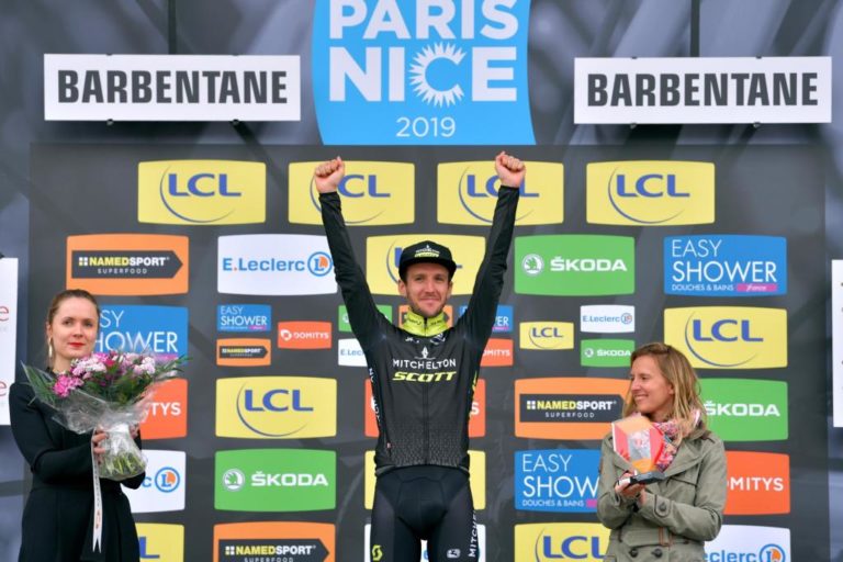 Yates e Yates! Simon vence contra relógio na Paris Nice e Adam assume liderança na Tirreno Adriático