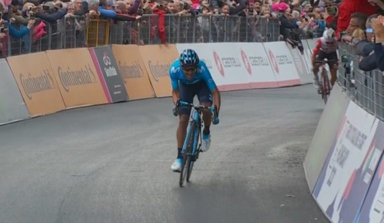 Richard Carapaz vence em final caótico do Giro 2019