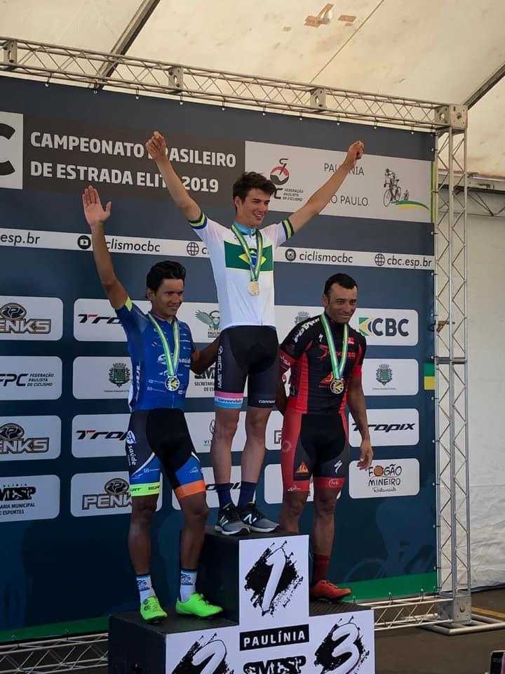 Jovem Vitor Zucco é campeão brasileiro de ciclismo!