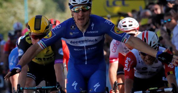 Elia Viviani vence pela primeira vez no Tour de France!