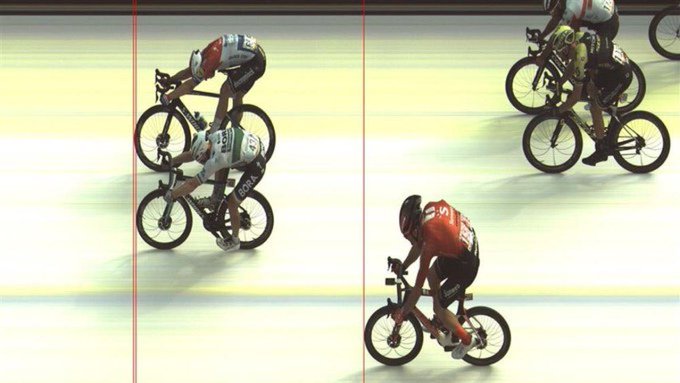 Jakobsen bate Bennett por milímetros em sprint na Vuelta