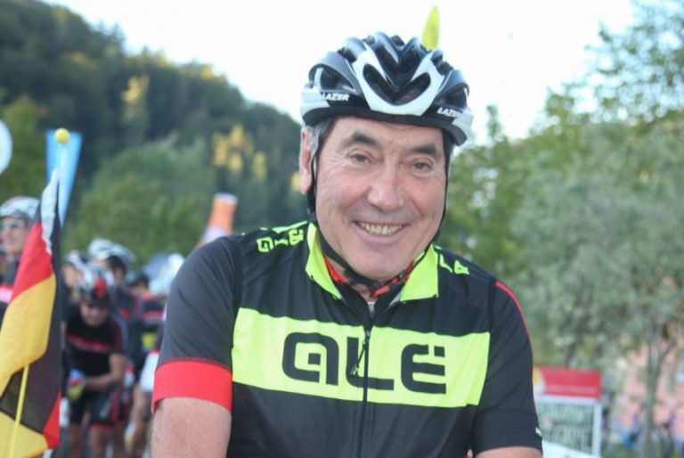 Eddy Merckx hospitalizado após cair de bicicleta