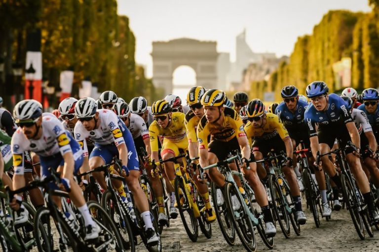 Sam Bennett vence em Paris no encerramento do Tour de France 2020