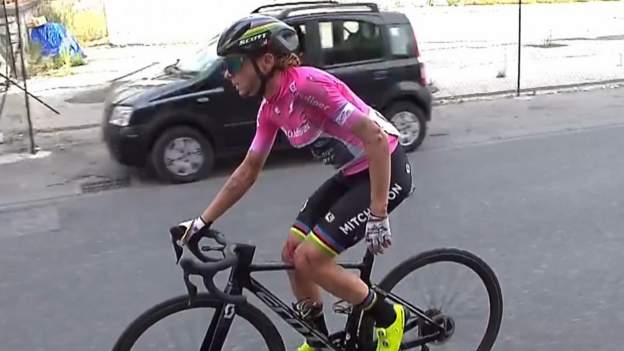 Van Vleuten cai e abandona Giro Rosa