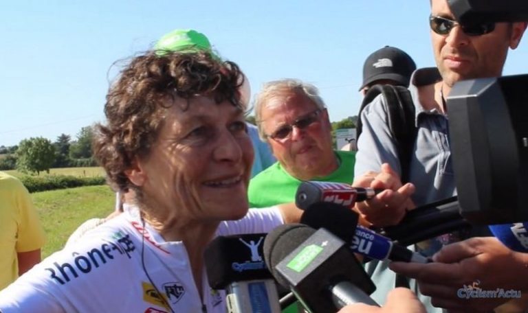 Jeannie Longo vence campeonato regional francês, aos 61 anos de idade.