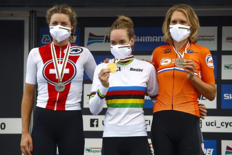 Anna van der Breggen vence Mundial Contra o Relógio