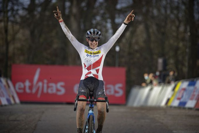 Lucinda Brand vence etapa da copa do mundo de cyclocross em Namur
