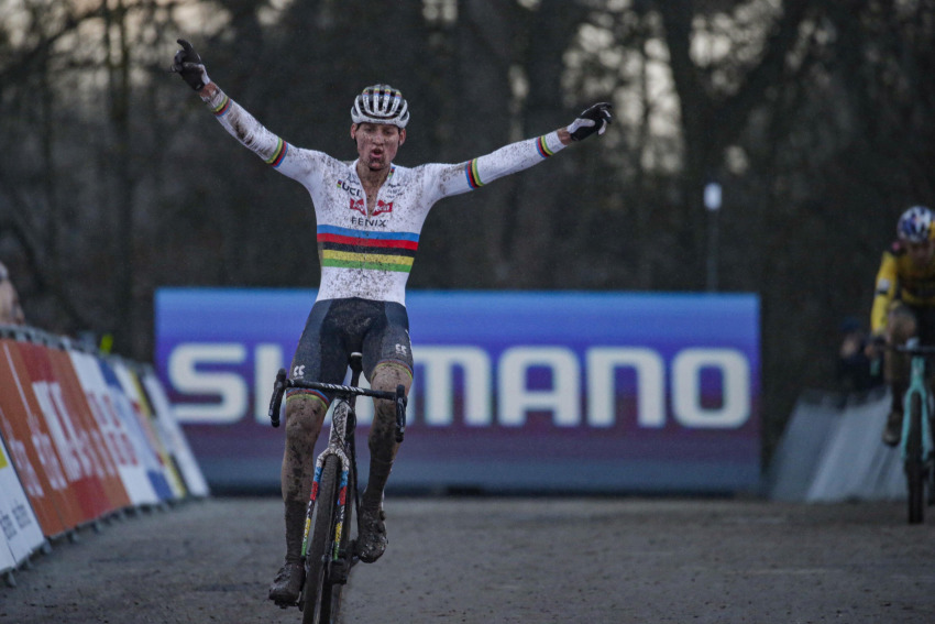 Mathieu Van der Poel vence em Namur na Bélgica pela Copa do Mundo de Cyclocross