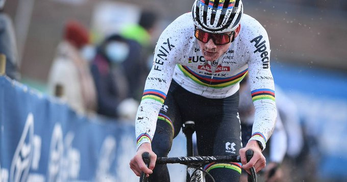 Mathieu Van der Poel vence Copa do Mundo de Cyclocross em Hulst na Holanda