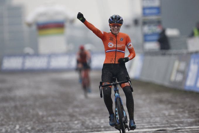 Lucinda Brand vencedora do Mundial de Cyclocross 2021