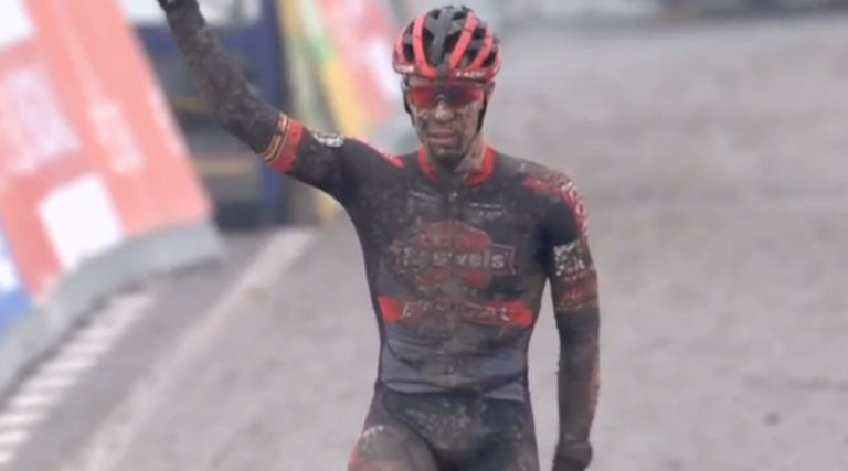 Laurens Sweeck domina a Superprestige e oferece a vitória ao sogro falecido