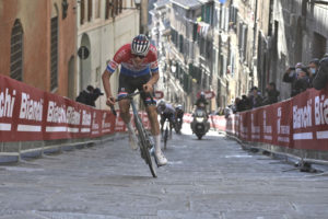 Mathieu Van der Poel vence Strade Bianche 2021 | Foto RCS