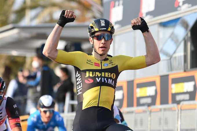 Van Aert (Jumbo-Visma) ganha sprint na Tirreno-Adriático de 2021. - LAPRESSE