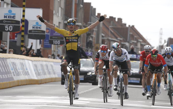 Wout Van Aert vence Gent Wevelgem 2021 - Captura TV