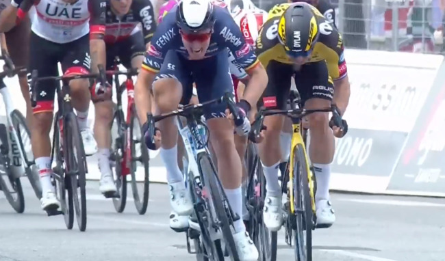 Tim Merlier vence chegada em sprint no Giro