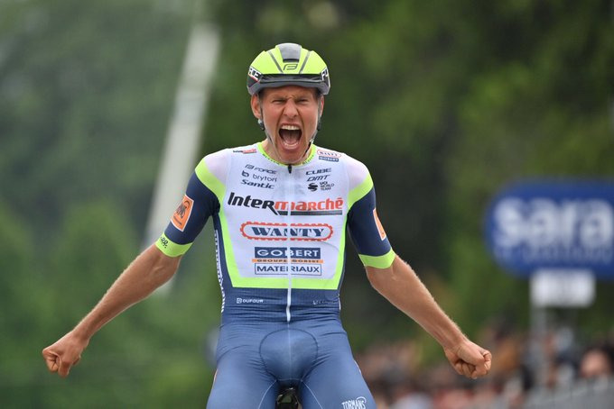 Taco Van der Hoorn vence no Giro 2021 | Captura TV | Pelote Ciclismo