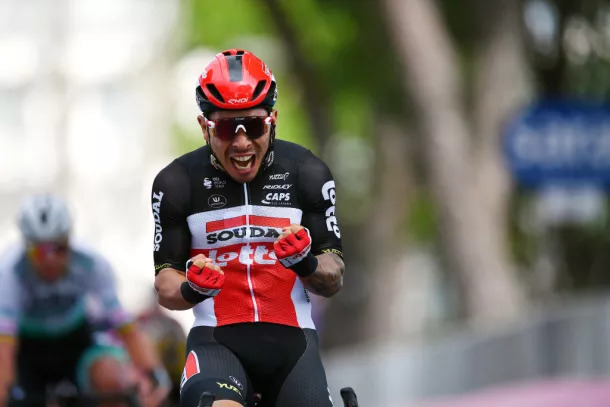 Caleb Ewan vence sprint no Giro!
