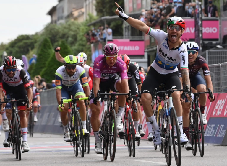 Nizzolo vence sprint em Verona no Giro
