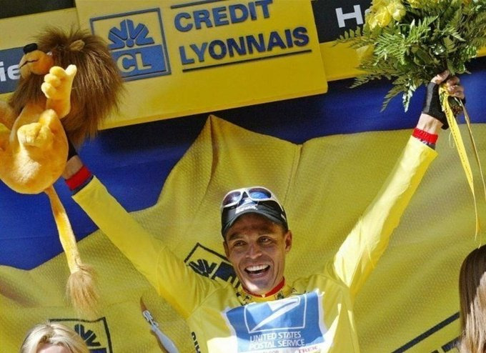Victor Hugo Peña veste a camisa amarela no Tour de France de 2003