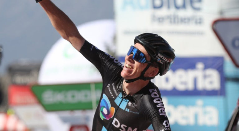 Romain Bardet vence chegada ao alto na Vuelta