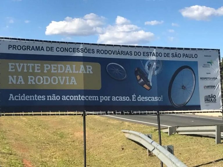 Outdoor contra ciclistas é retirado de estrada de SP