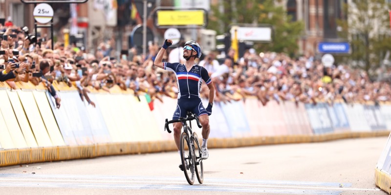 Julian Alaphilppe campeão mundial de ciclismo 2021 | Foto UCI