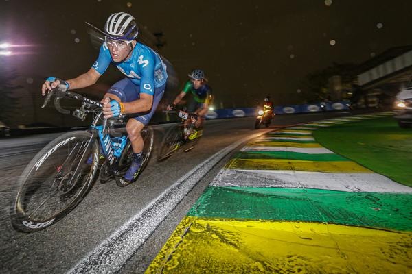 Vinicius Rangel puxa o pelote no Sertões Bike Night Interlagos | Foto Fotop