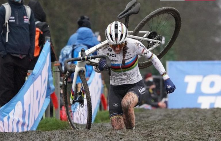 Lucinda Brand reina em Dendermonde e domina no Cyclo-cross