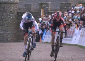 Chegada do cyclo-cross em Flamanville na França | Captura TV