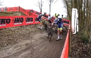 Momento da queda de Lars Van der Haar | Captura TV