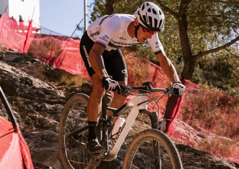 Hatherly domina Challenge de Chelva de MTB, Henrique Avancini termina em décimo